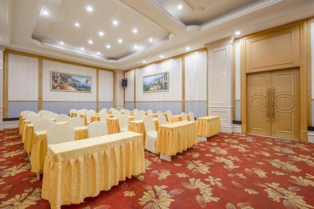 Vienna International Hotel Shanghai Pujiang Экстерьер фото